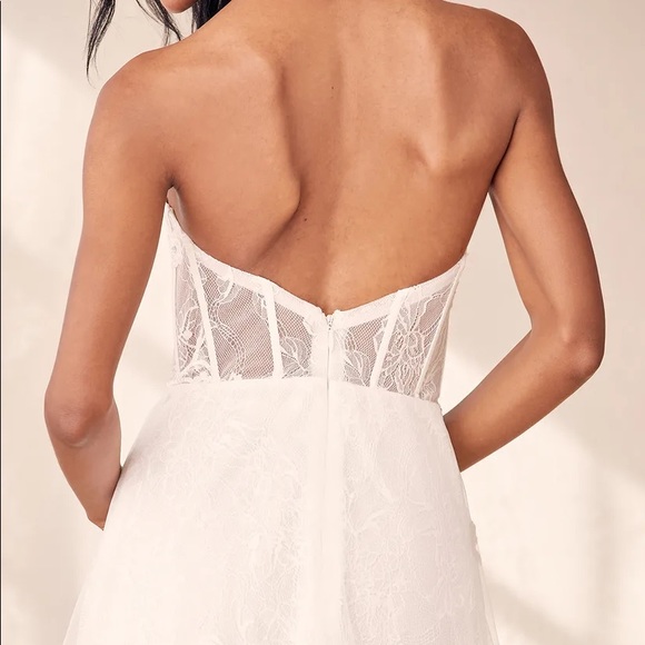 White Lace Bustier Embroidered Dress w/ Train 🤍 - Picture 8 of 15